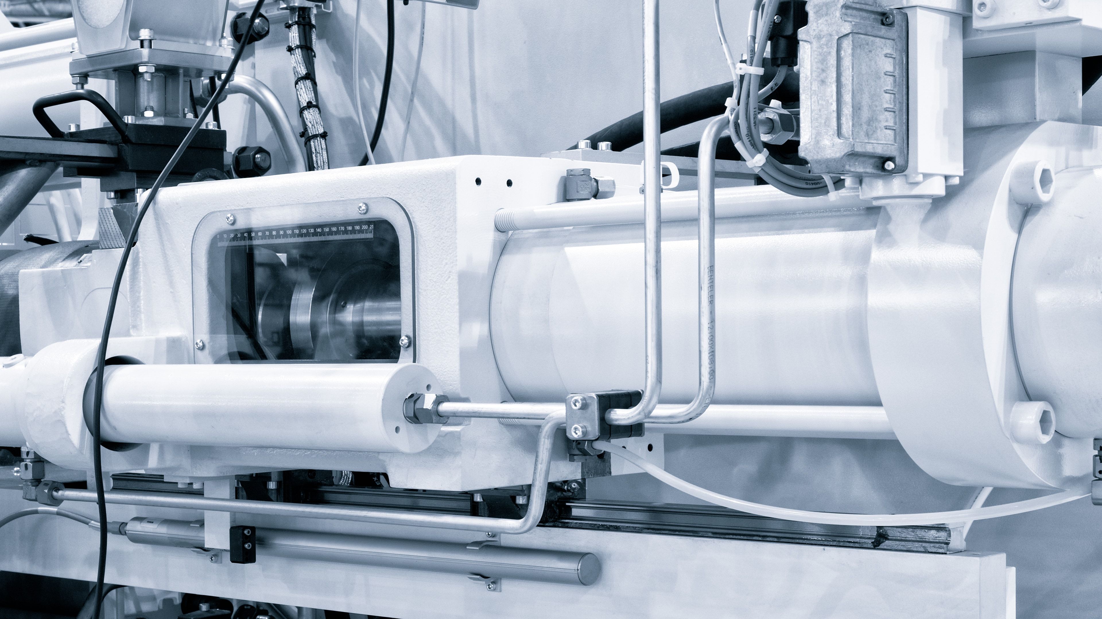 Línea industrial de extrusión de plástico PVC en fábrica europea