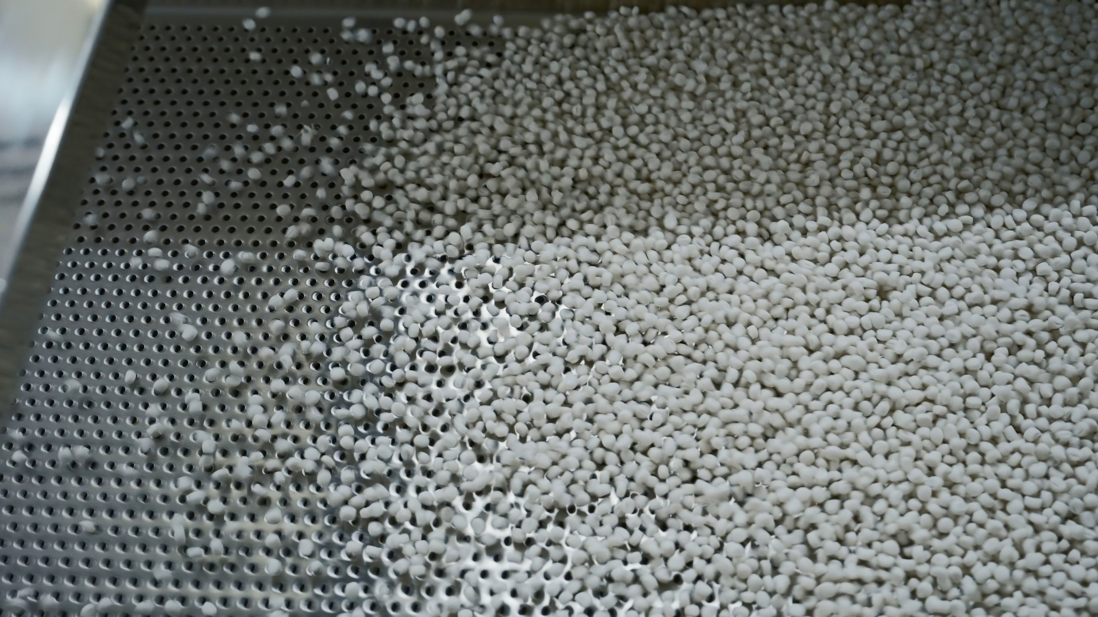 Línea industrial de extrusión con módulos de mantenimiento accesible
